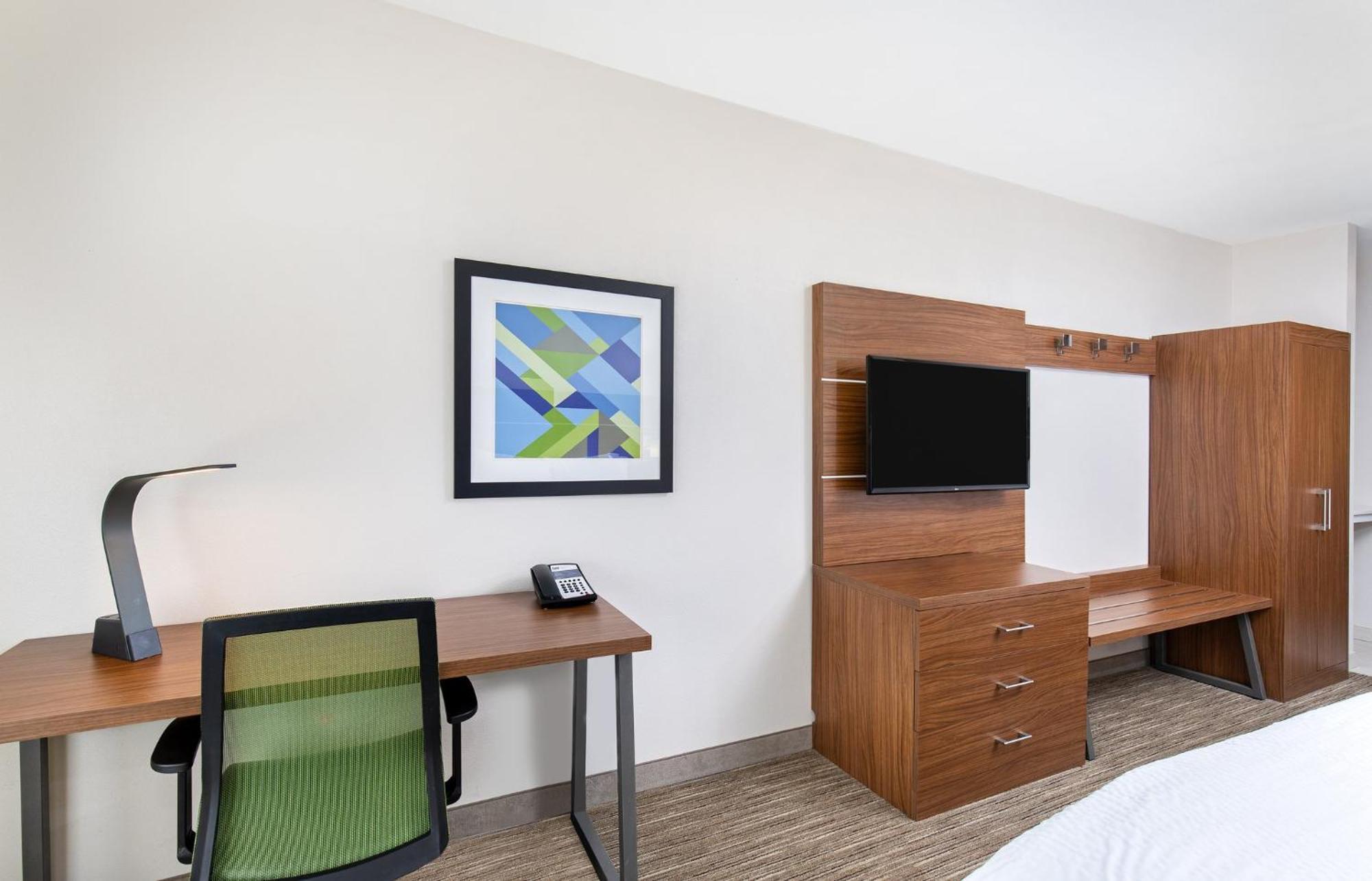 Holiday Inn Express Hotel & Suites Birmingham - Inverness 280 By Ihg Bagian luar foto