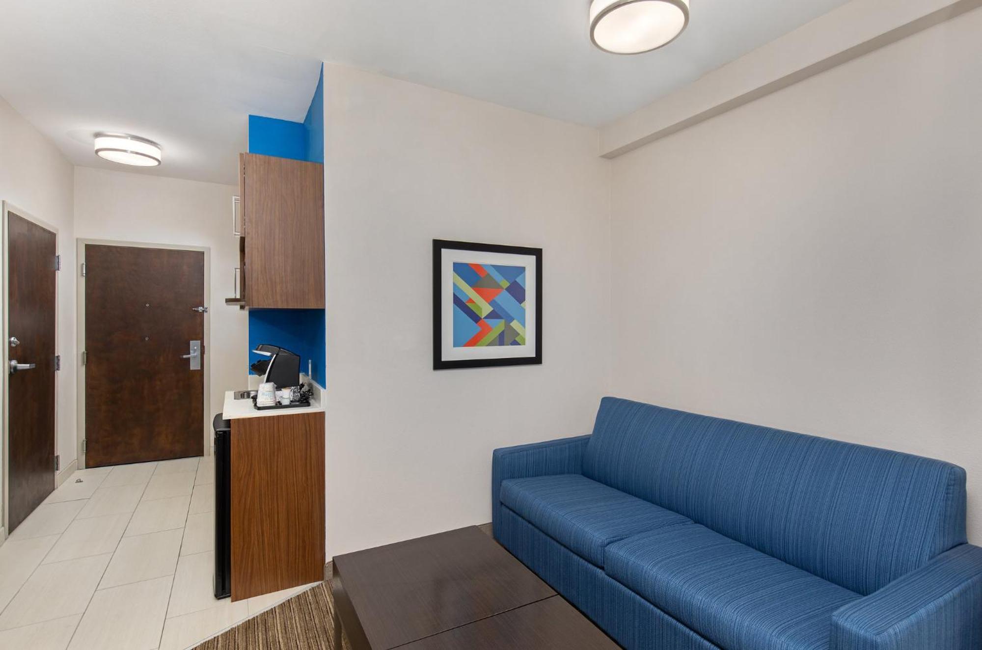 Holiday Inn Express Hotel & Suites Birmingham - Inverness 280 By Ihg Bagian luar foto