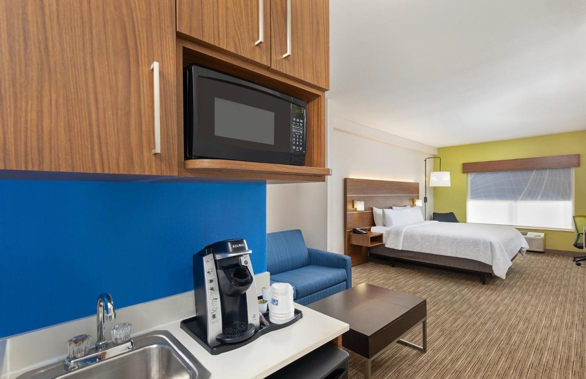 Holiday Inn Express Hotel & Suites Birmingham - Inverness 280 By Ihg Bagian luar foto