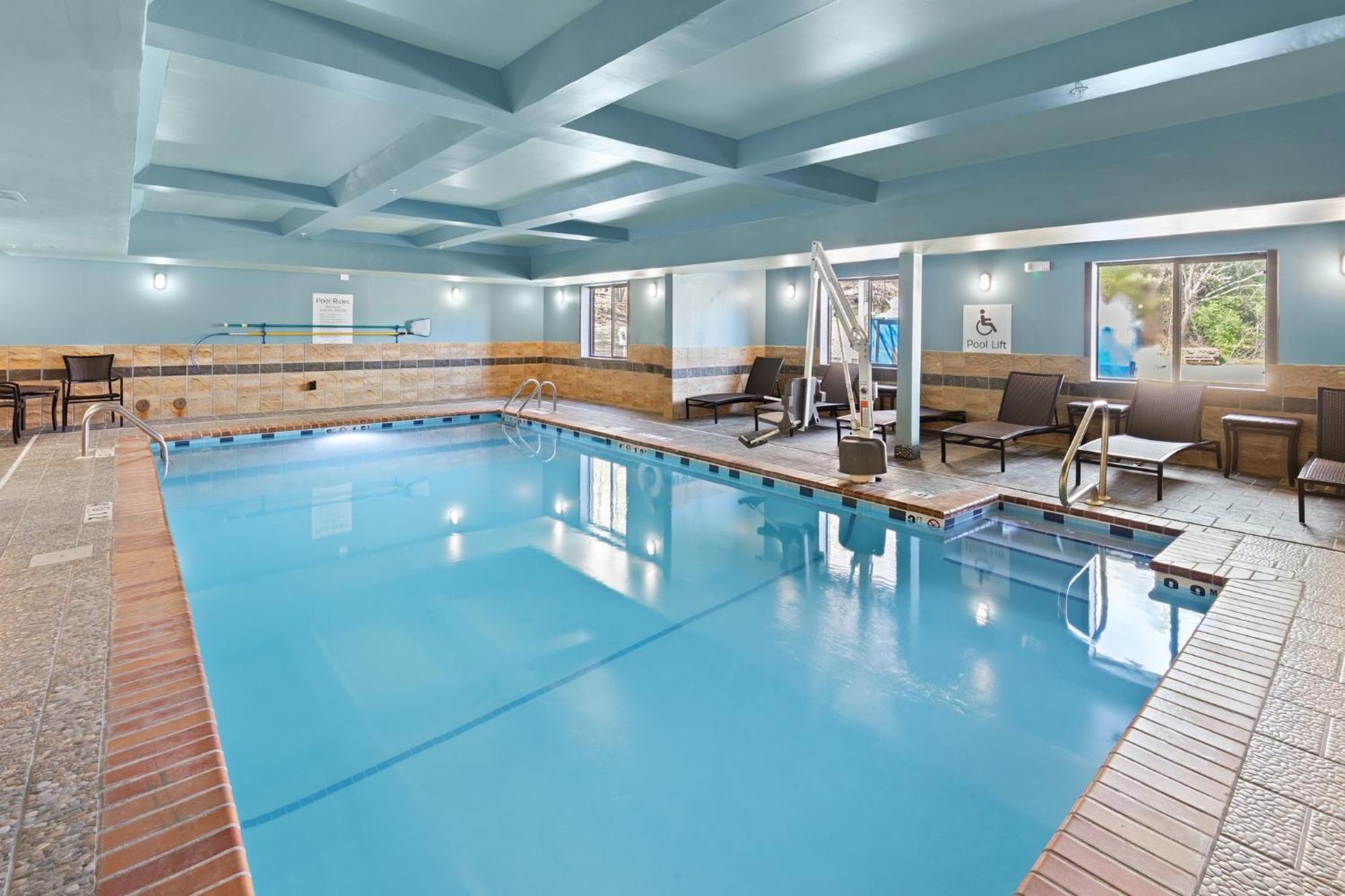Holiday Inn Express Hotel & Suites Birmingham - Inverness 280 By Ihg Bagian luar foto