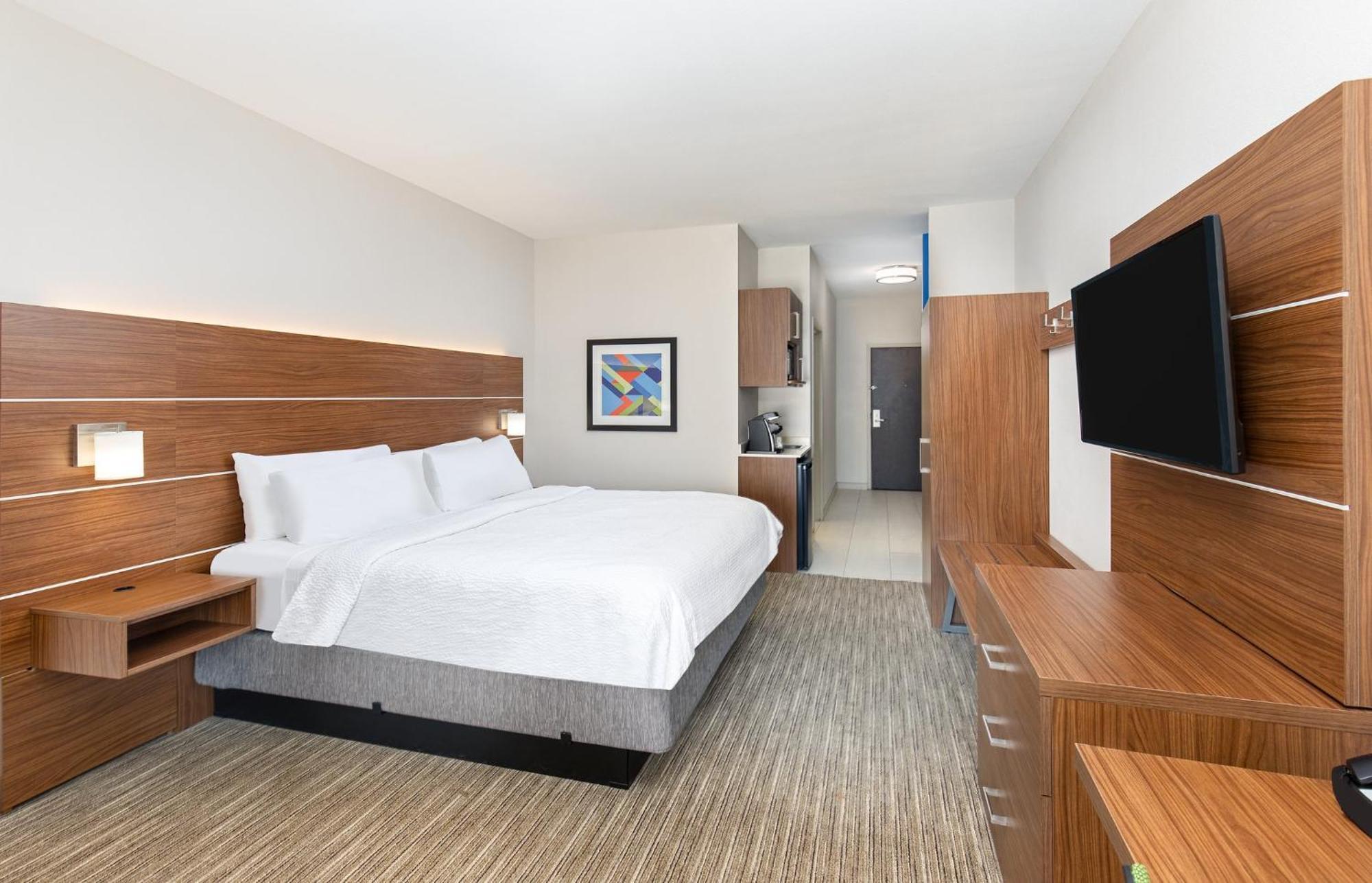 Holiday Inn Express Hotel & Suites Birmingham - Inverness 280 By Ihg Bagian luar foto