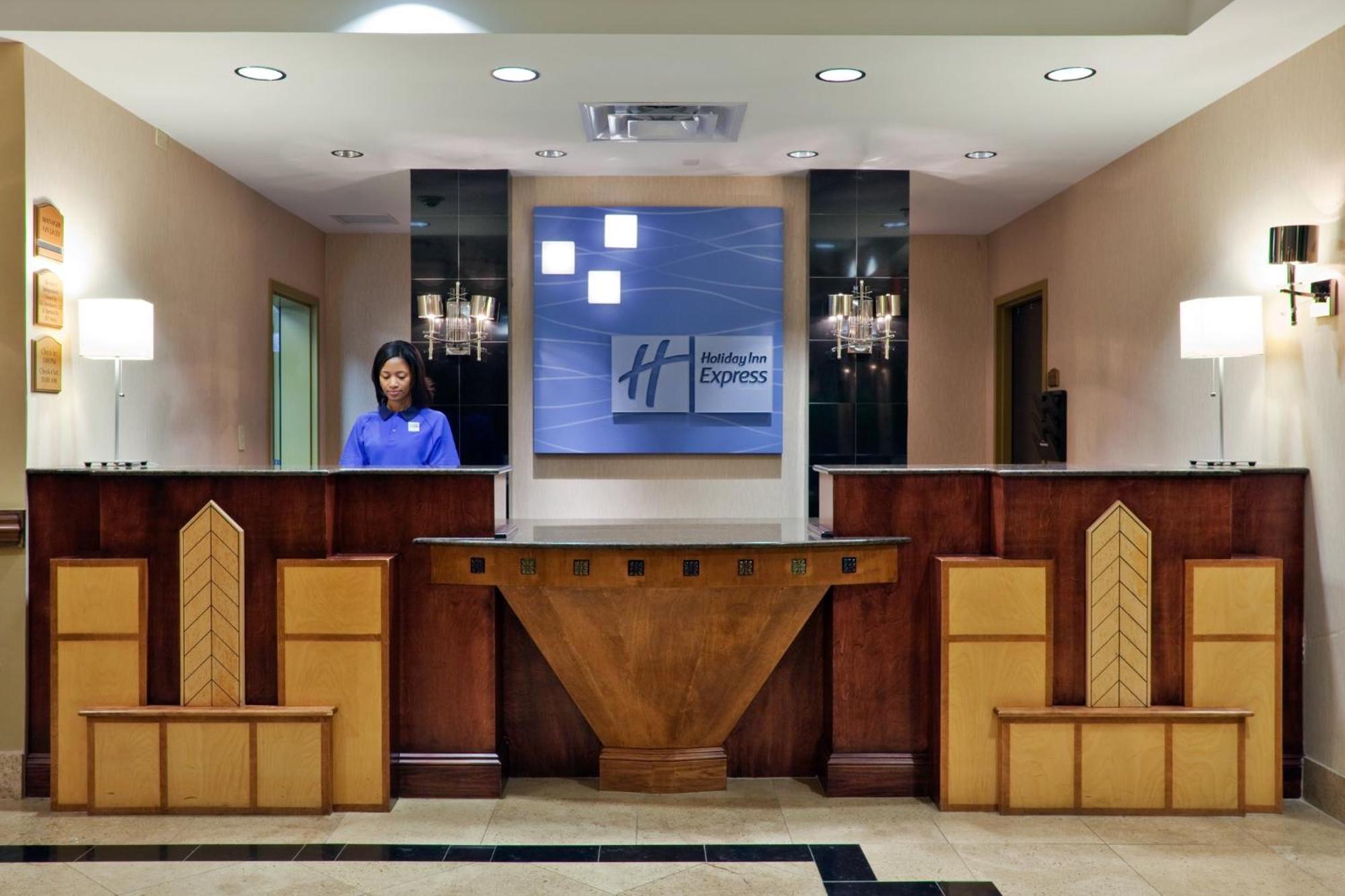 Holiday Inn Express Hotel & Suites Birmingham - Inverness 280 By Ihg Bagian luar foto