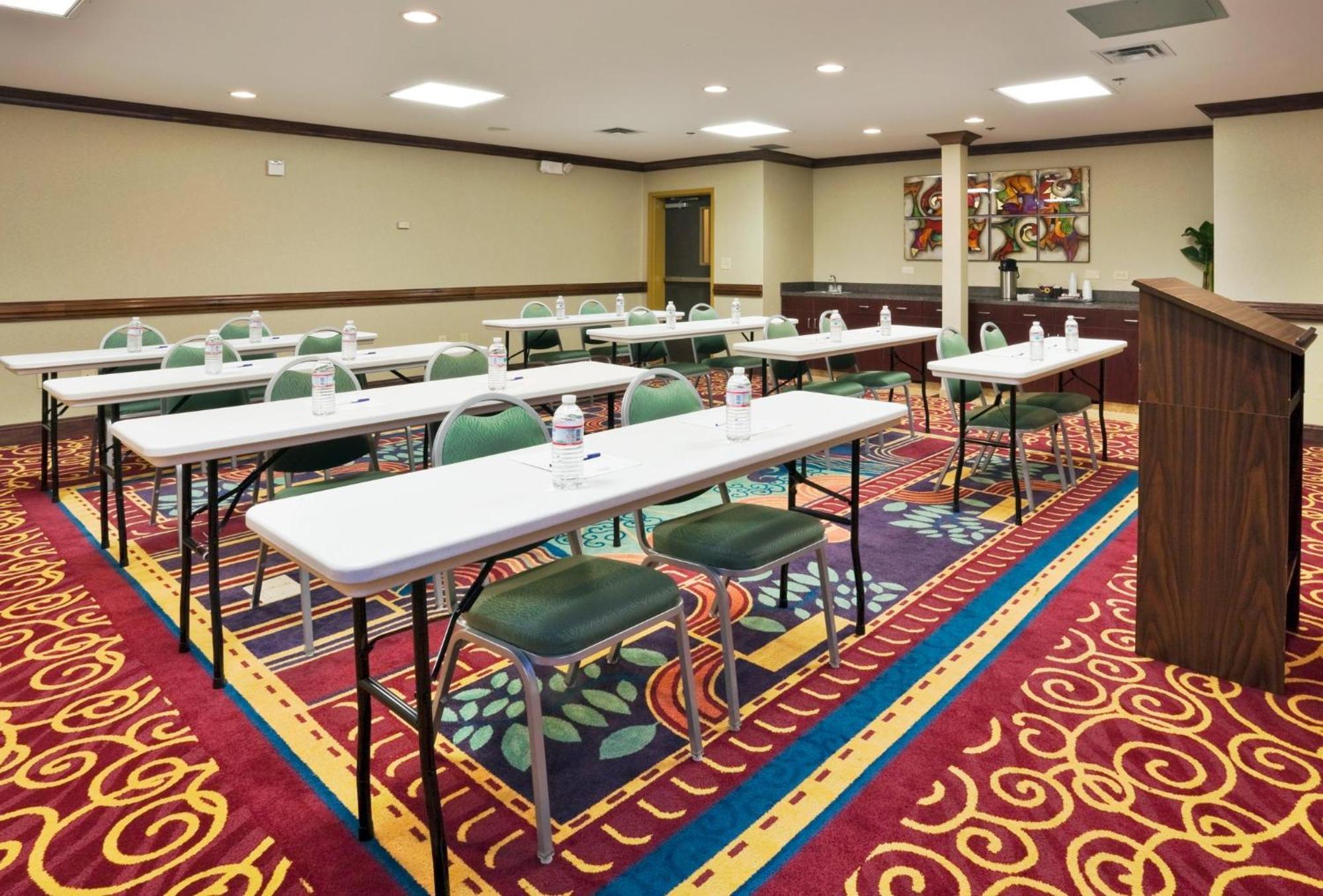 Holiday Inn Express Hotel & Suites Birmingham - Inverness 280 By Ihg Bagian luar foto