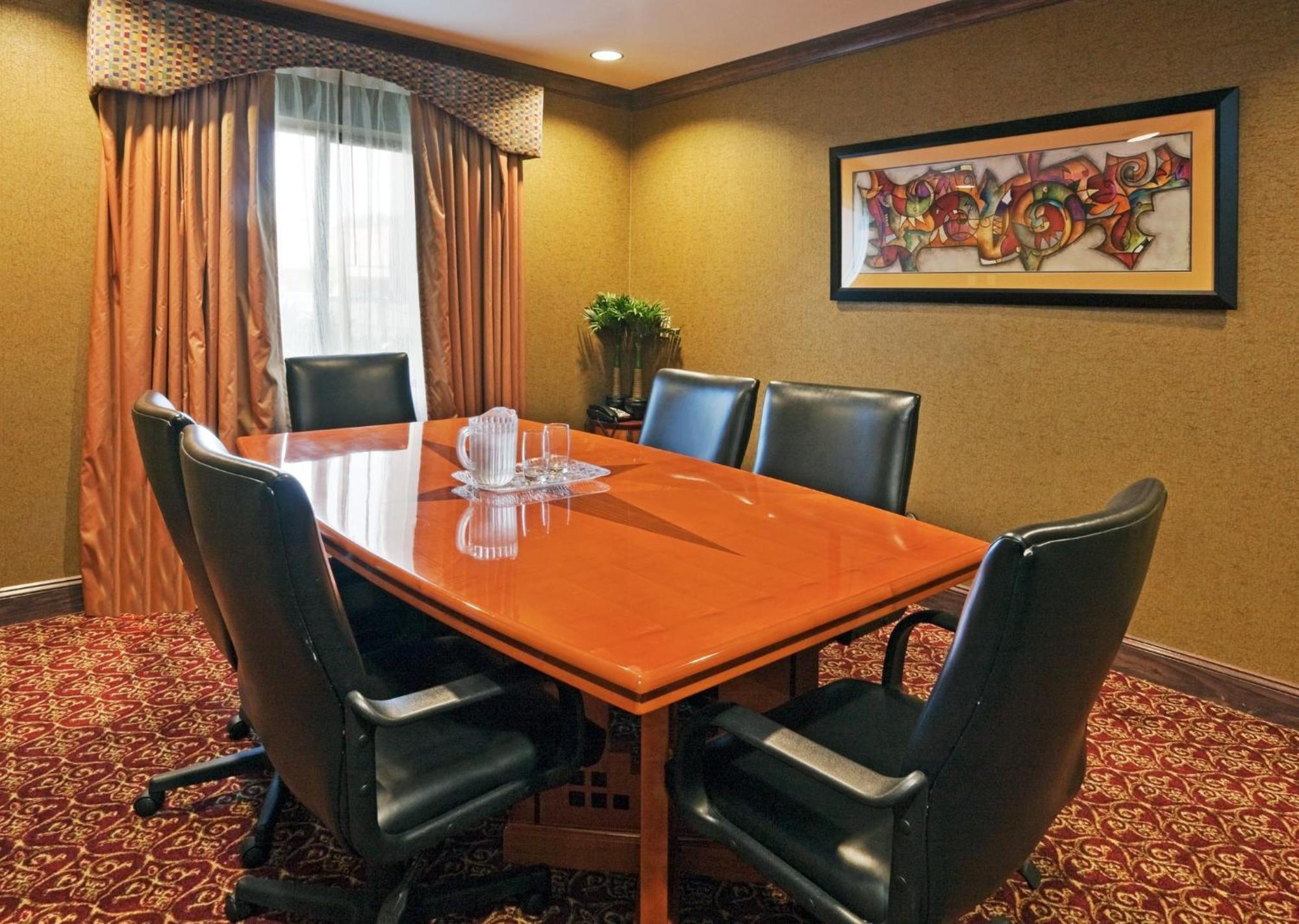 Holiday Inn Express Hotel & Suites Birmingham - Inverness 280 By Ihg Bagian luar foto